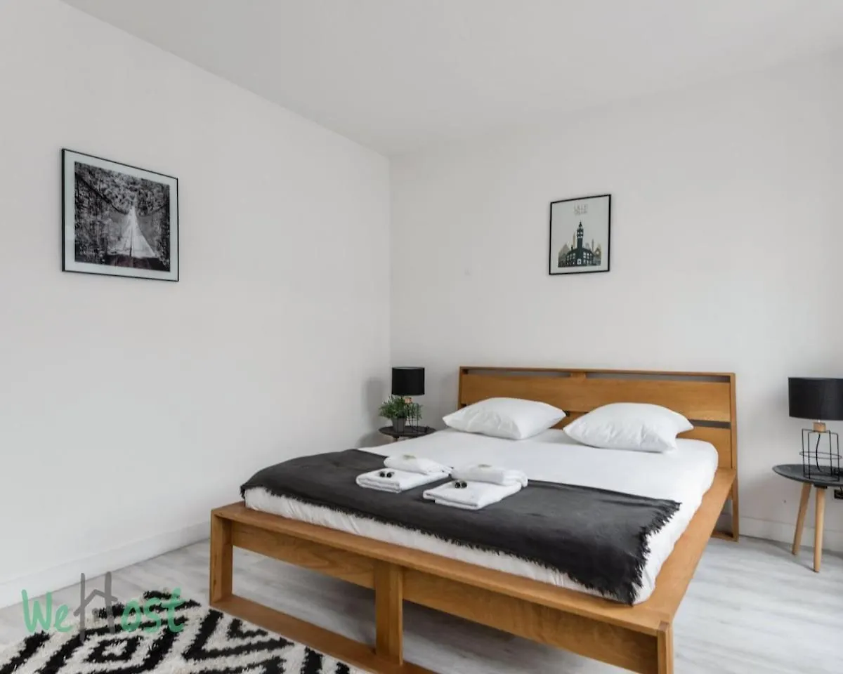 Poppy-Ideally located, Next station,Gd Palais&City Lille 0*,