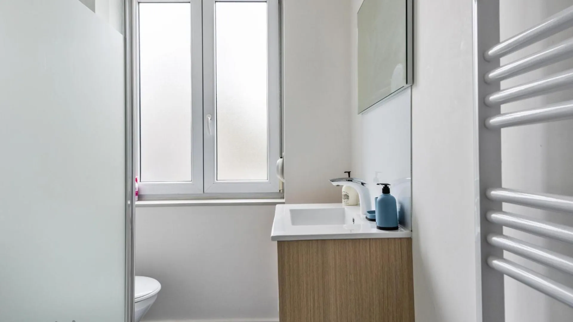 Poppy-Ideally located, Next station,Gd Palais&City Lille Apartment