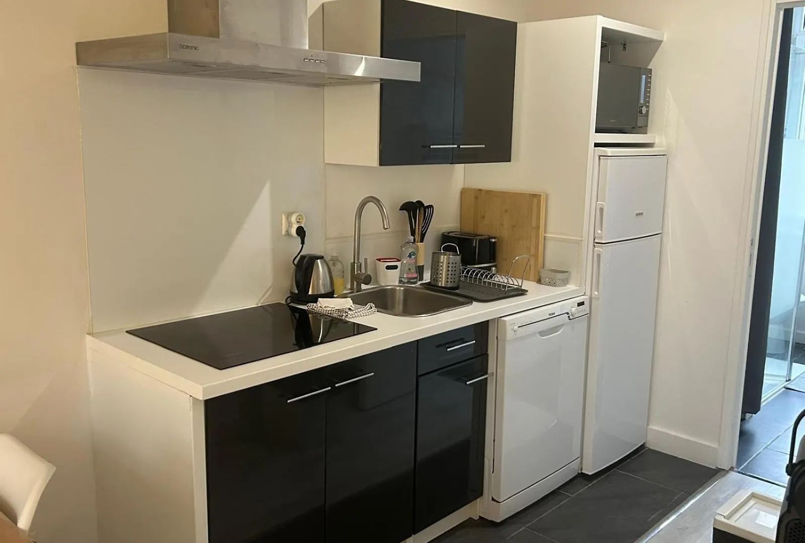 Poppy-Ideally located, Next station,Gd Palais&City Lille Apartment